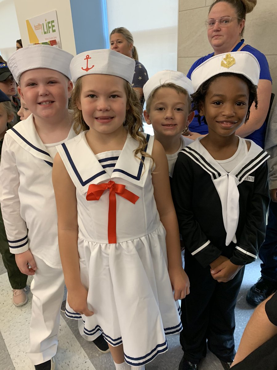 JenniferCleve19's tweet photo. Proud of our 2nd graders and DME students honoring our Veterans today.  @DME2nd @mcclatchey_elem #MISDproud https://t.co/vk4kNgPbHX