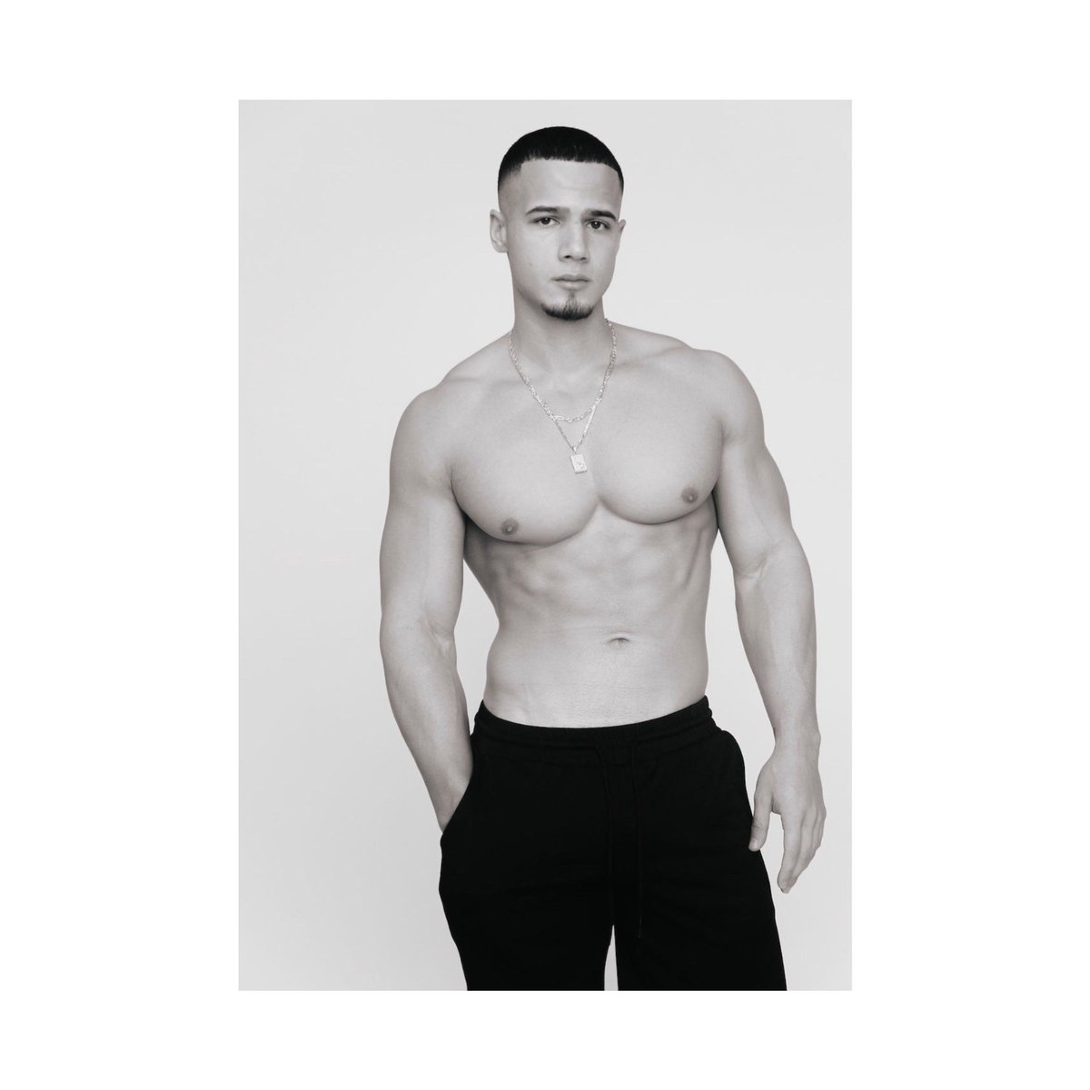 itsofficialjt's tweet photo. b &amp; w https://t.co/KSIqSxdk4Y
