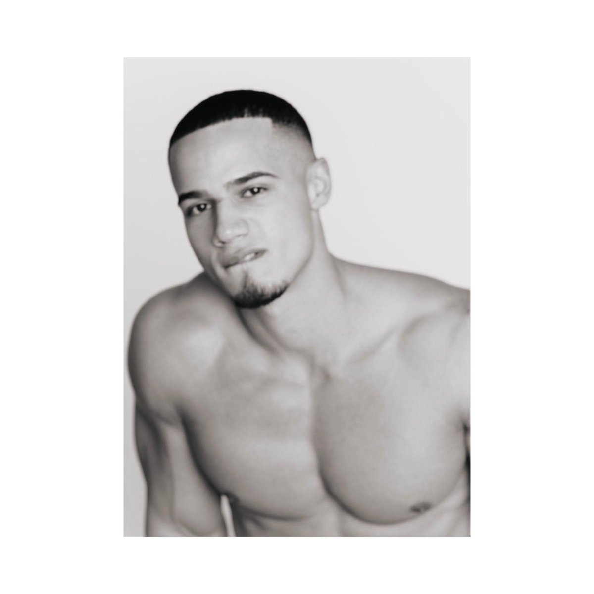 itsofficialjt's tweet photo. b &amp; w https://t.co/KSIqSxdk4Y