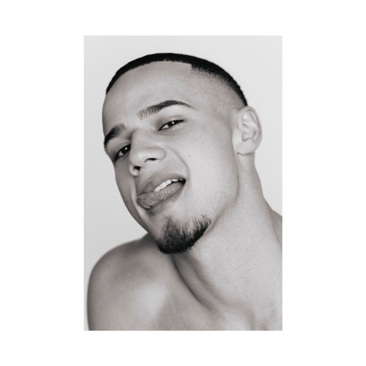 itsofficialjt's tweet photo. b &amp; w https://t.co/KSIqSxdk4Y