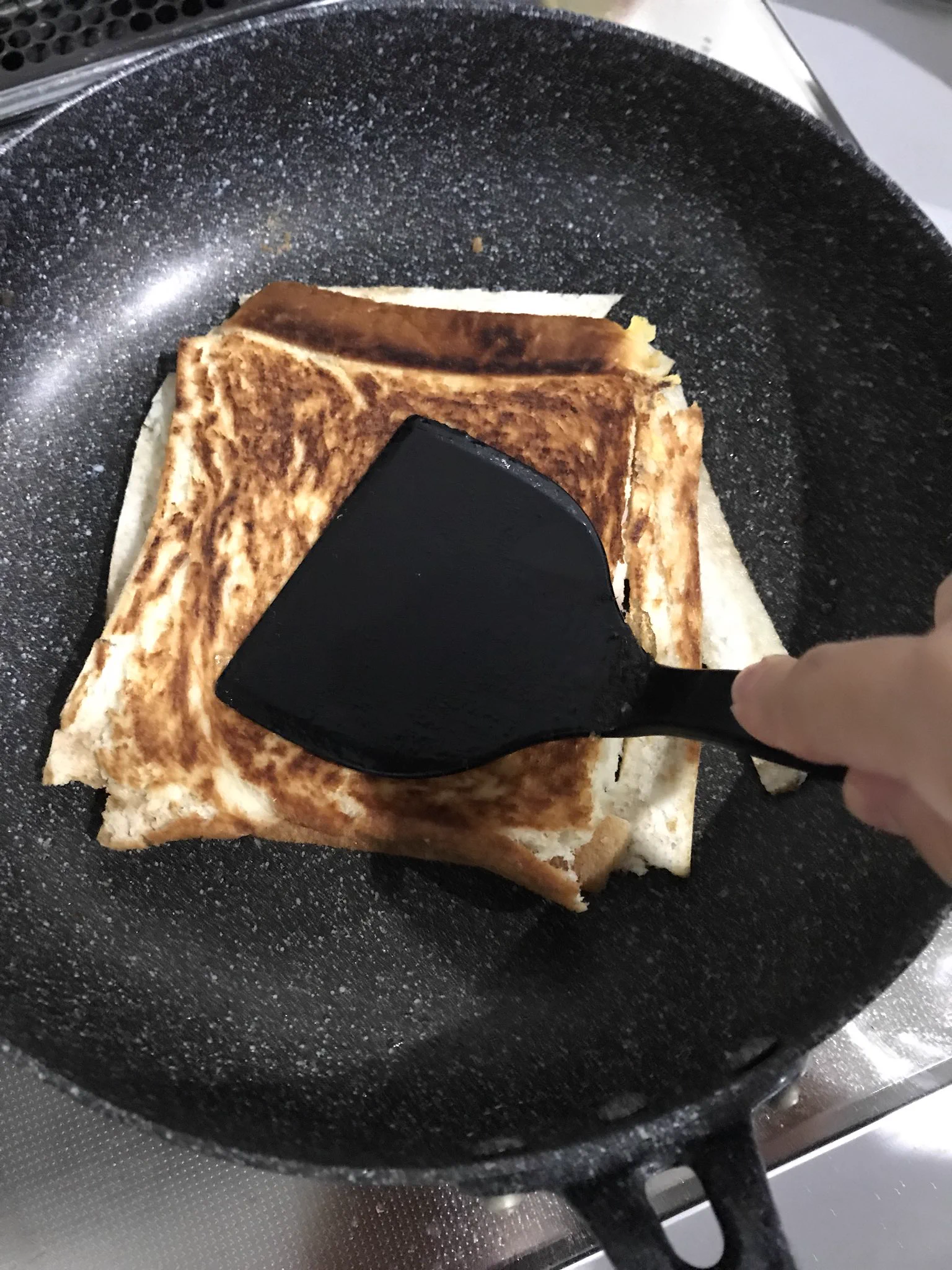 サクサクのパン&とろけるチーズの組み合わせは最強！クリスピーベーコンチーズサンドのレシピ！