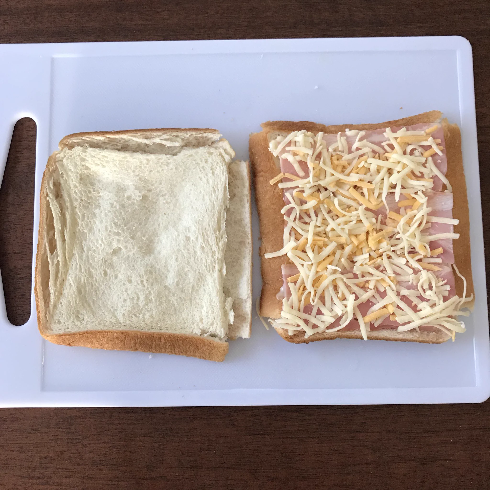 サクサクのパン&とろけるチーズの組み合わせは最強！クリスピーベーコンチーズサンドのレシピ！