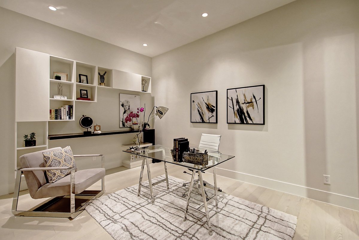 Unique home staging for the home office will inspire new ideas and (hopefully) boost your productivity. 👍#dezingroup

#calgary #edmonton #yycre #yegre