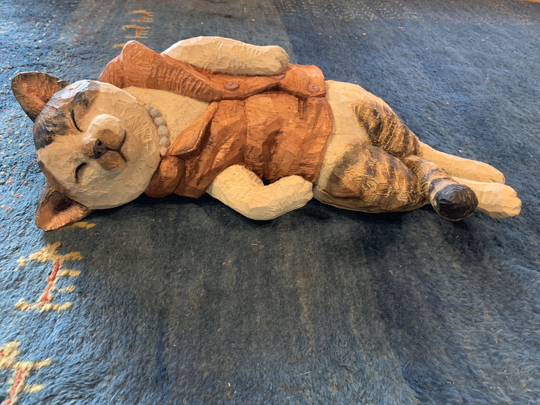 はしもとみお 南極大陸に行った猫 タケシくん完成しました あたたかいベストを着せてもらって船で寝ているところ 月くんはこの子がとても好きなようで 同じポーズでずっと一緒に寝ています はしもとみお 南極大陸に行った猫 タケシくん完成しました あたたかいベストを着せてもらって船で寝ているところ 月くんはこの子がとても好きなようで 同じポーズでずっと一緒に寝ています