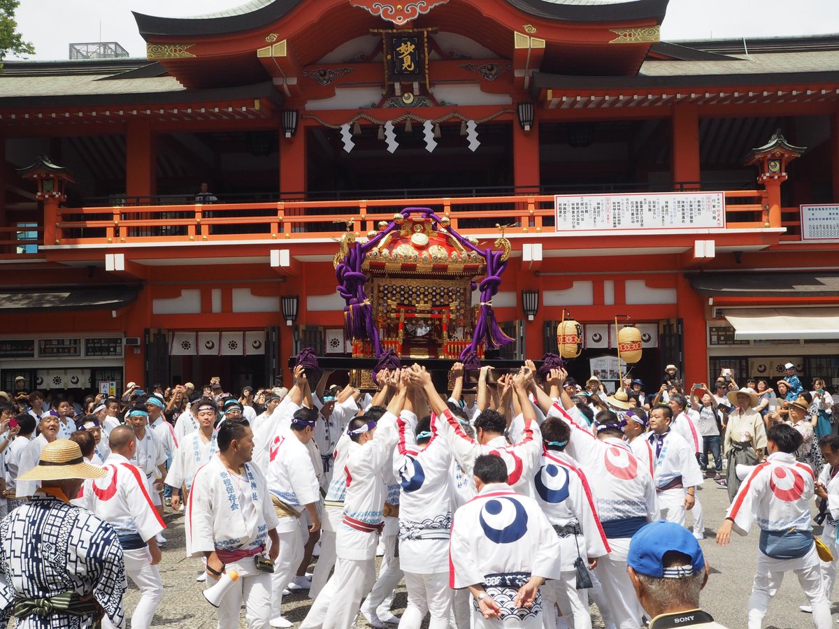 地図ラーの会 Sur Twitter 千葉市の景色百選 千葉神社の例祭 妙見大祭 の様子です これは宮出しの8 16の境内の様子です ここから香取さまに立ち寄ってからお神輿は千葉市内をまわっていきます 千葉市の景色 千葉神社 妙見大祭 T Co Abnrbsyvjw