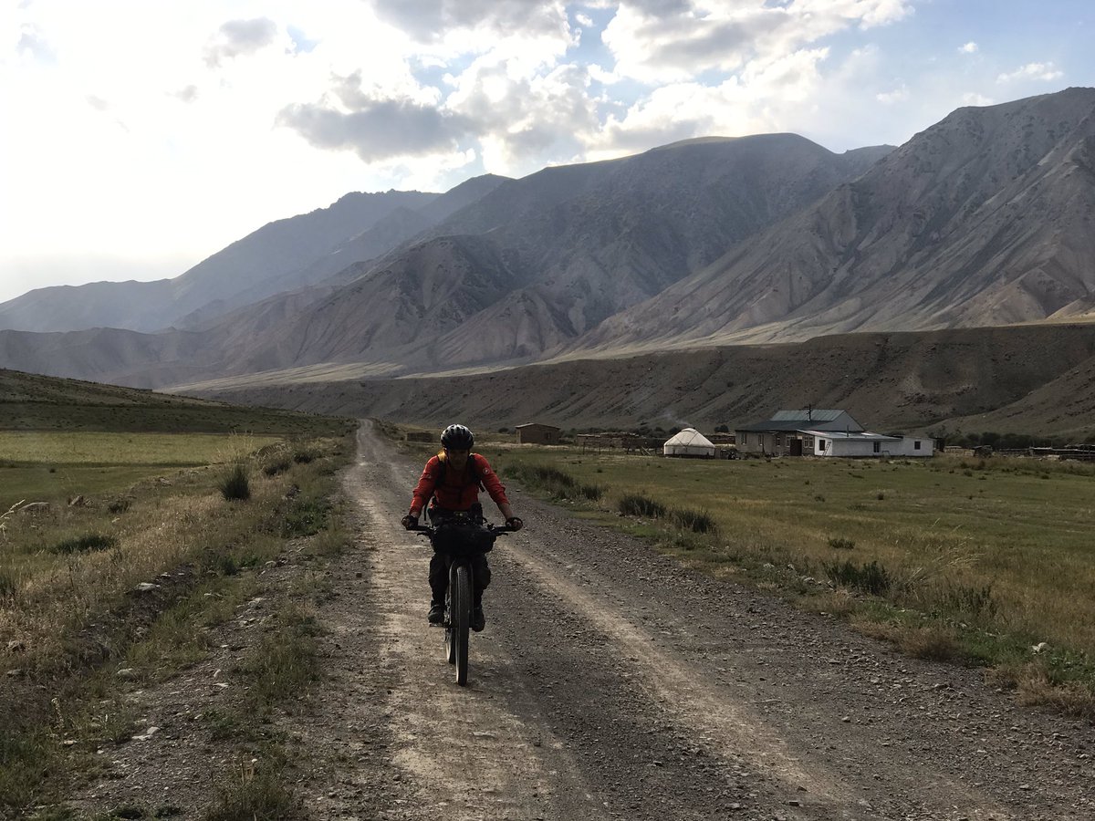 reizkultur's tweet image. Morning inspiration. The third part of ‘No Stone Unturned’ - my experiences on the Silk Road in Kyrgyzstan is online now here: aussiegritapparel.com/blogs/news-1/n… Cycling out of Naryn after a heat stroke was certainly not easy, but made much easier by amazing scenery &amp;amp; the Kyrgyz people.
