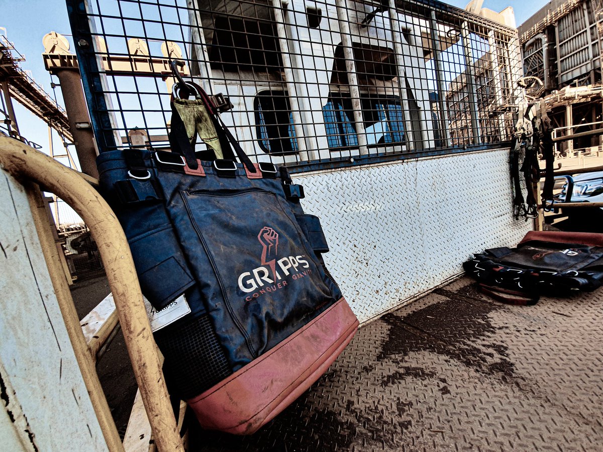 grippsglobal's tweet image. The GRIPPS Mule Bag -  Made for tough, unforgiving environments. 

For the full specs head to bit.ly/36R7m0l 

#ConquerGravity