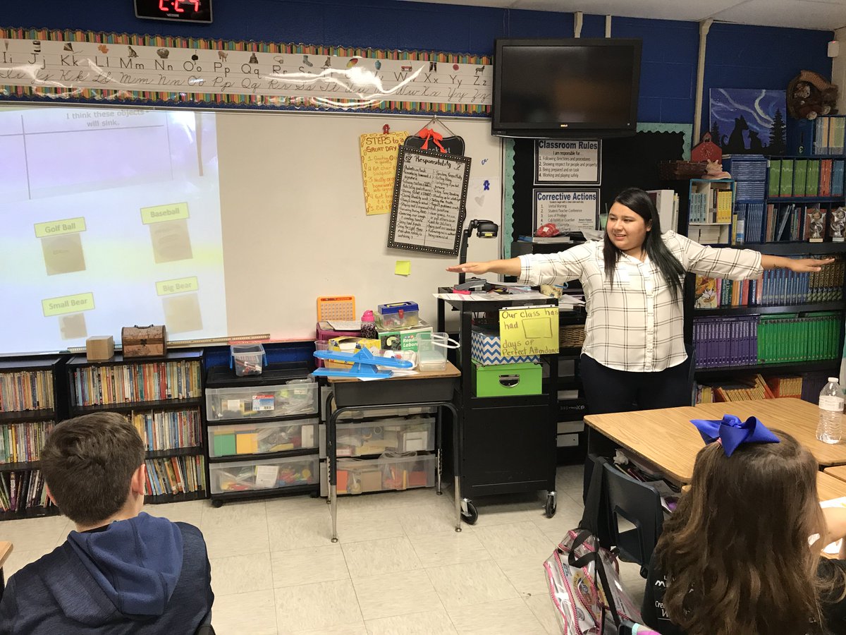 UTRGVUTeach's tweet photo. Stand back, I'm teaching science! #TryUTeach #UTRGV #UTeachnation https://t.co/upLS9iHpy0