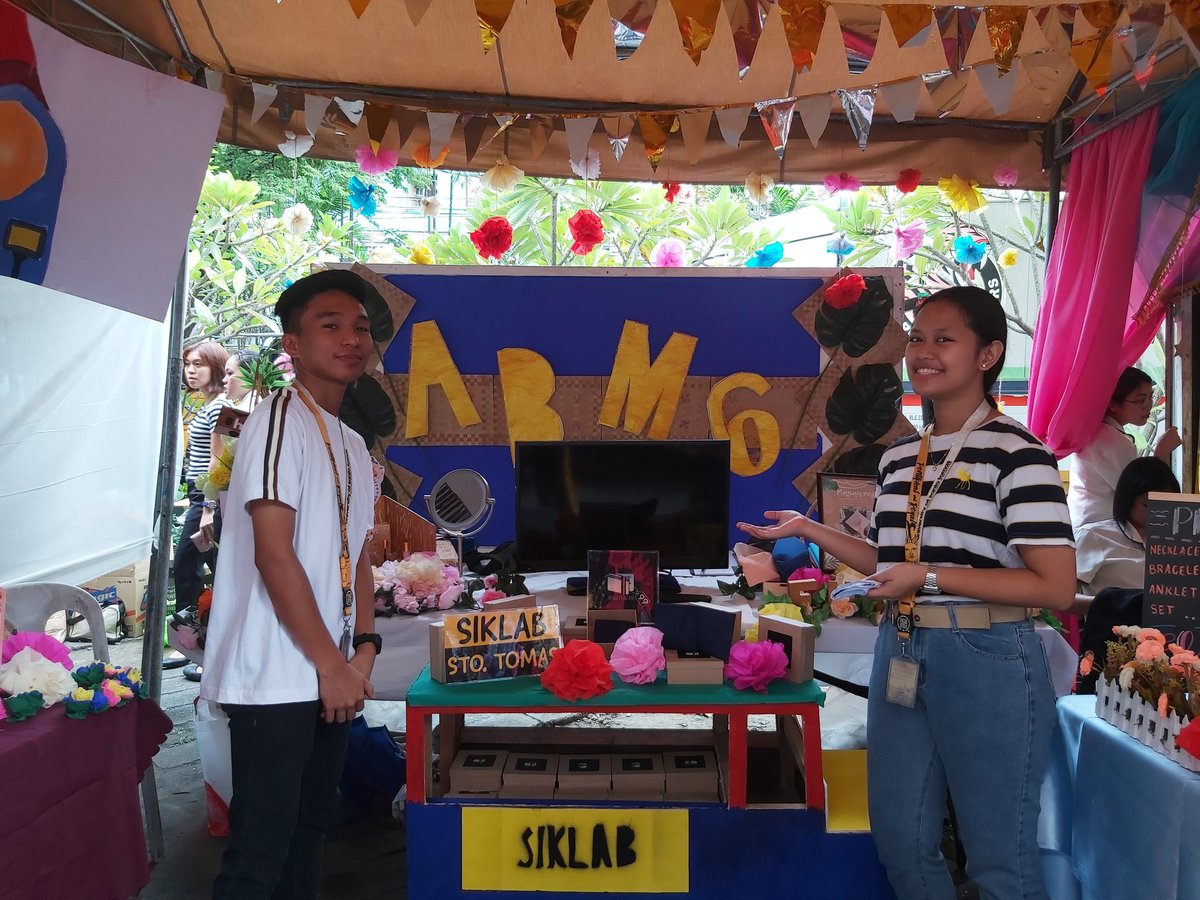 ustshssc's tweet photo. Come by and support these creative booths and products located at the Tan Yan Kee Parking Lot! 🤩💛

#Sinag2019 
#USTSHSEntrepBazaar2019 https://t.co/fUAnmuTDLL
