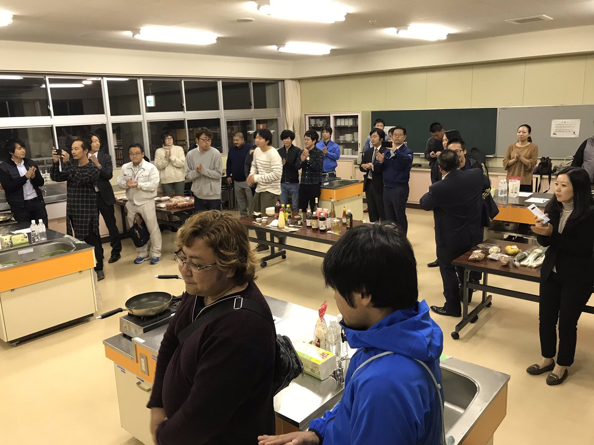 kiryujc's tweet photo. 両毛地域青年会議所協議会
通称「両毛6JC」の公開委員会で「両毛焼き」を皆んなで創造しました。
メンバー班に分かれて自由に6市の名物を使い調理しました。
桐生JCより出向の佐藤委員長、お疲れ様でした!!
#青年会議所 #両毛地域青年会議所協議会 #両毛 #6JC https://t.co/nPFxcoTLuv