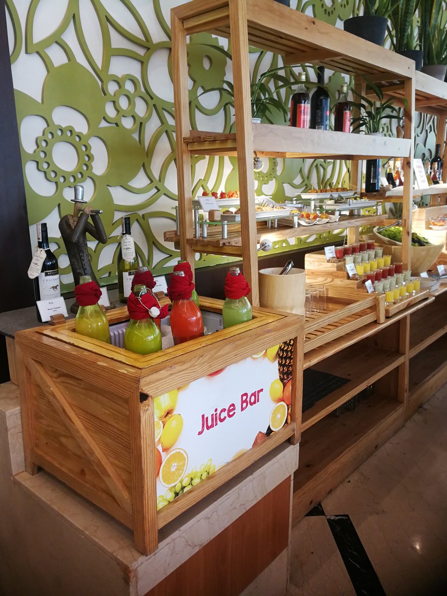 the_pearl_lover's tweet photo. This is one place I always go to if I want to do stress eating! The #HCafe @haroldshotelCEB
You get a good, quality buffet at a very affordable price...👍😉☺️ https://t.co/ZnmXIMxi2b
