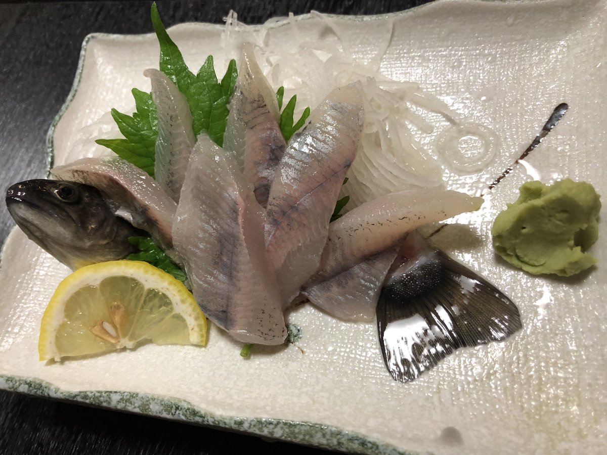 上田を去る前に「鯉西」さんへ。岩魚のお刺身や鮎の天丼、うな肝串、そして4枚目は岩魚骨酒。結構身も付いていて、香ばしい味があつあつのお酒にジュワァ…と染み出して最高??✨ 