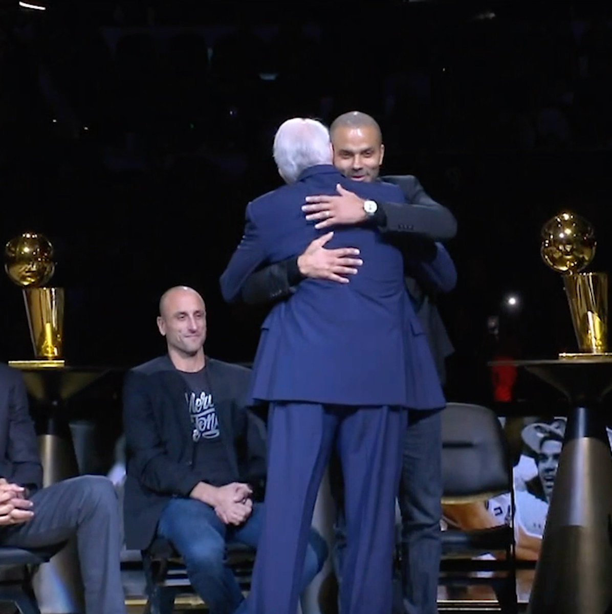 "Tony, I want to apologize for all the physical and mental abuse ..." π
Gregg Popovich gives a speech the only way he can, with jokes and kind words, on Tony Parker's jersey retirement night. #MerciTony