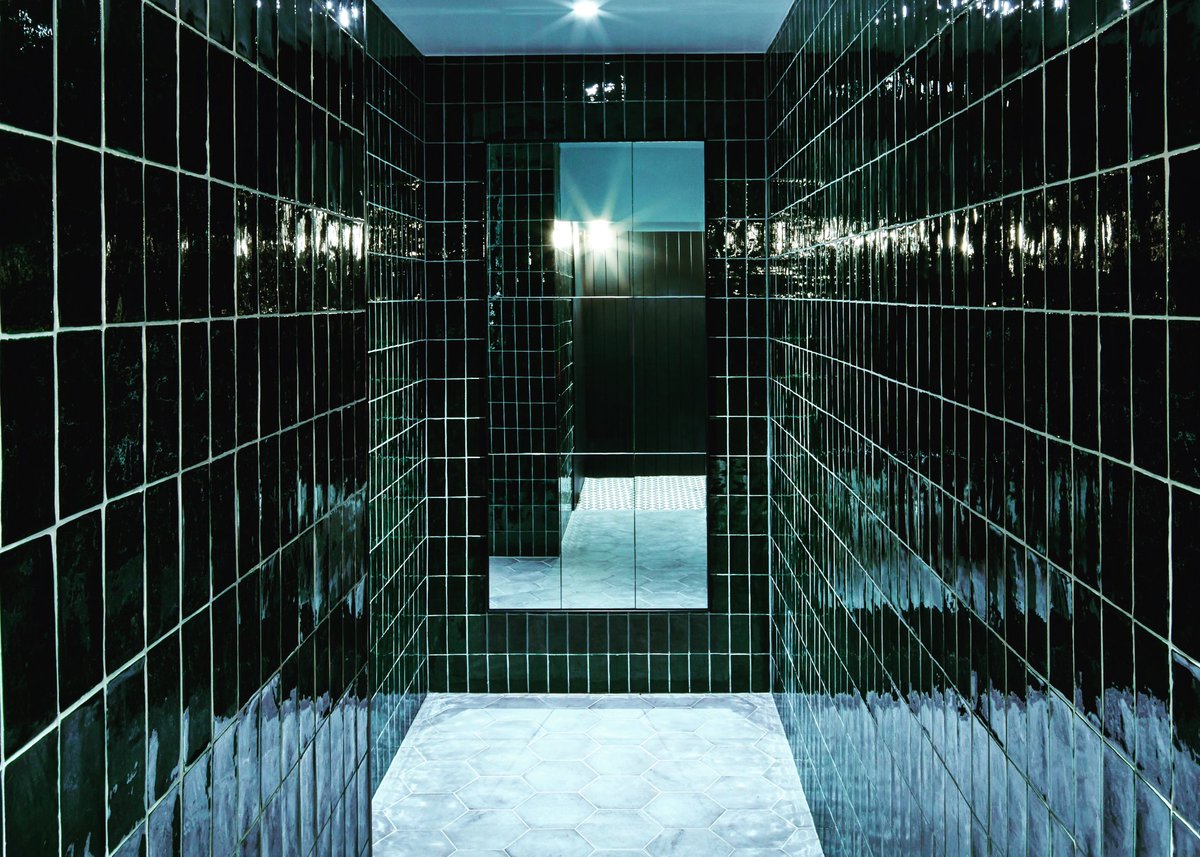 lauren_adele's tweet image. Our unisex bathroom bringing the glam at Mister Munro #laurenadeledesign #interiordesign #bathroomdesign #hospitalitydesign #hoteldesign #restaurantdesign #architecture #melbourne #mistermunro #thevictoriahotel