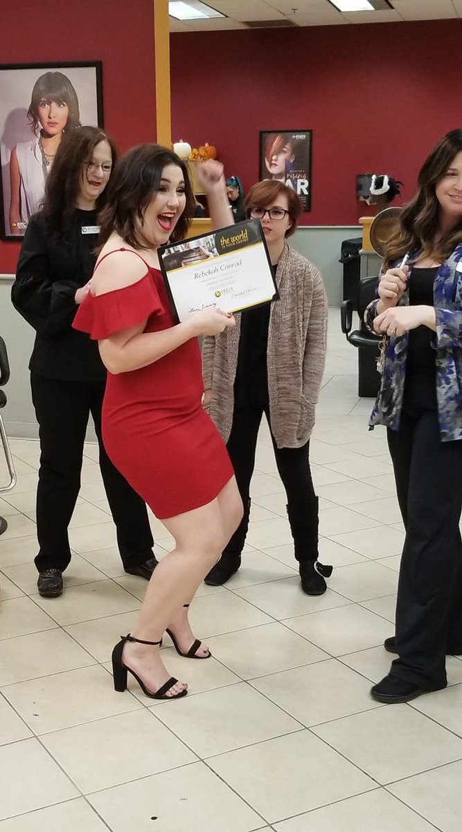 unofficialbekah's tweet image. WHEN YOURE NOT A BEAUTY SCHOOL DROP OUT 💇🏻‍♀️ #licensedtocreate