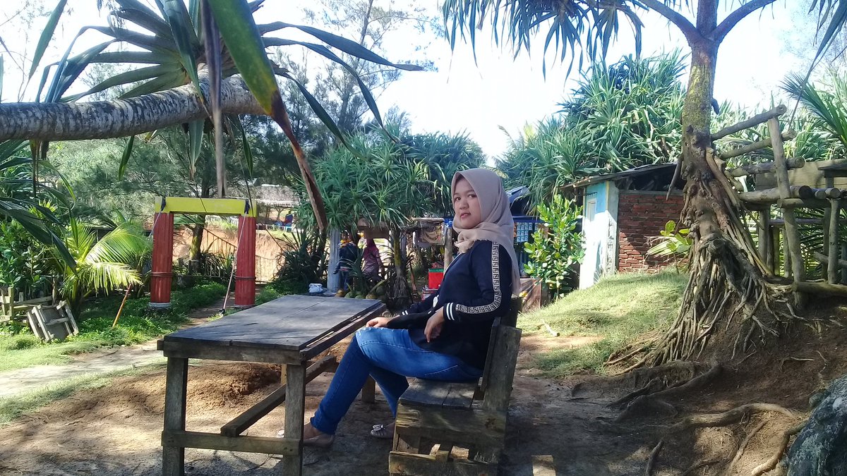 MiraRiyani_'s tweet image. Akan ada fase dimana semua yang terlihat kelam perlahan menjadi rembulan dimalam yang damai 🍃

#onepost 
#aktivagain 
#bacottweet 
#tweetreceh