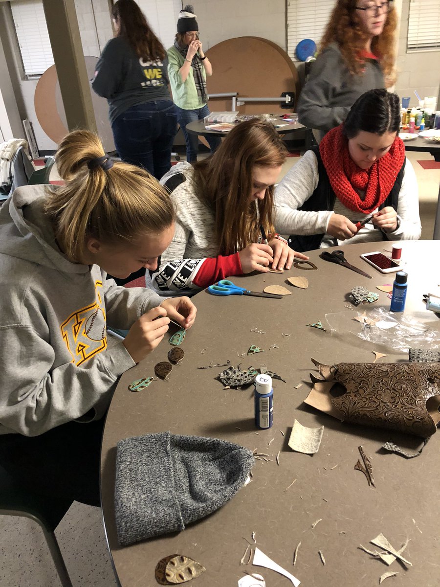 SigmaAlpha_OSU's tweet photo. Cold weather calls for warm coats, country music, and craft nights with the sisters!! 💚💛 https://t.co/shnwWwEr47