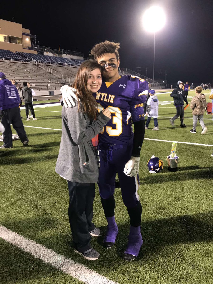 mikrpitcock's tweet photo. i had so much fun cheering on my bestie these past few years!!!! i loved watching u play ur heart out at every game. iβm so proud of u. love u forever mikey !!!! #33forever π₯Ίππ #ftmydarkhair #shouldigoback?? https://t.co/b3CbV08Rs8