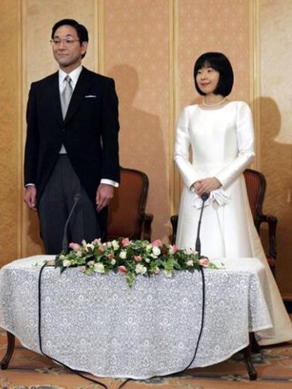 吉岡 秀隆 結婚