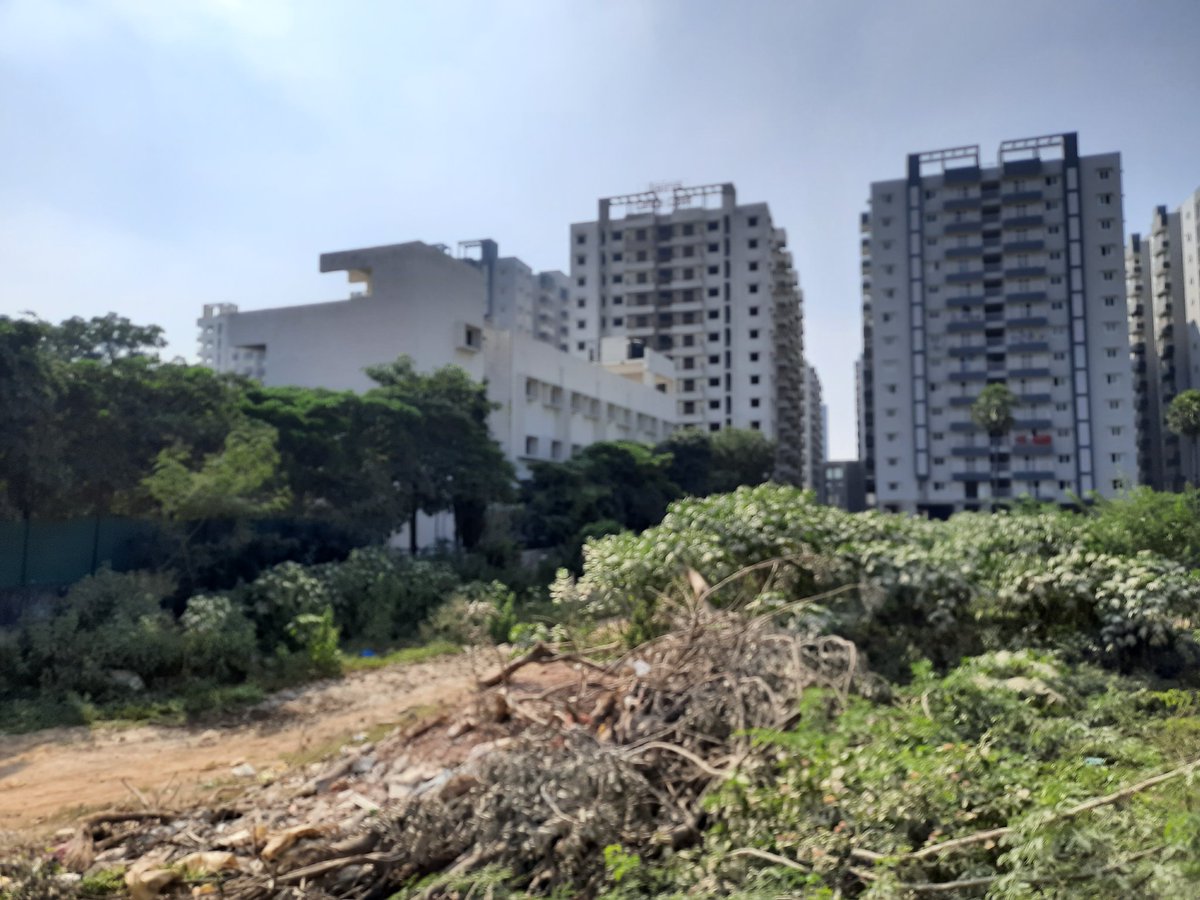 ilnreddys's tweet photo. @GHMCOnline space next to DPS School, khajaguda- is not a GHMC Dump yard. Keep Hyderabad clean. We do our part and you do yours. It is your responsibility? Who monitors Cleaning of this area...looks like the guy forgot to do his job!!. https://t.co/Lafs9AXMxQ