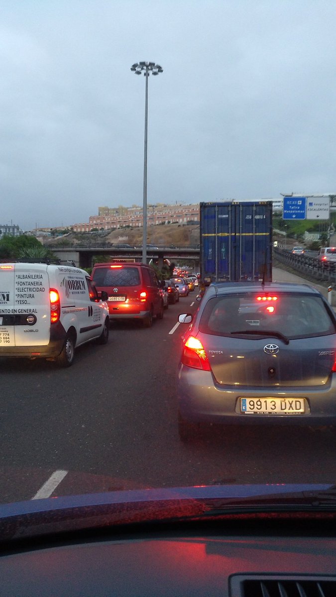 @PoliciaLPA @CarreterasGC #julioluengo #tunel chiquita cola hoy viniendo del norte #gc2