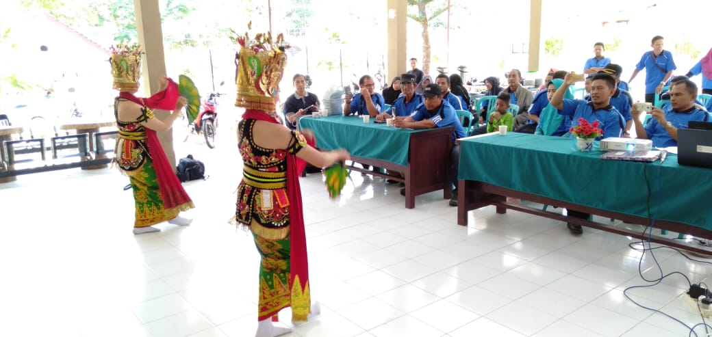 Kpanyar_Smart's tweet photo. Kunjungan Studi Banding Desa Smart Kampung dari Dewan Pengurus Cabang ABPEDNAS Kabupaten Kutai Kartanegara Provinsi Kalimantan Timur.  Kampunganyar 11 November 2019 Pukul 09.00
@aazwarnas 
@AzwarAnas_A3 
@kantor_glagah 
@PolsekGlagah 
@koramilGlagah 
@banyuwangi_kab https://t.co/lUsgMO8q9z