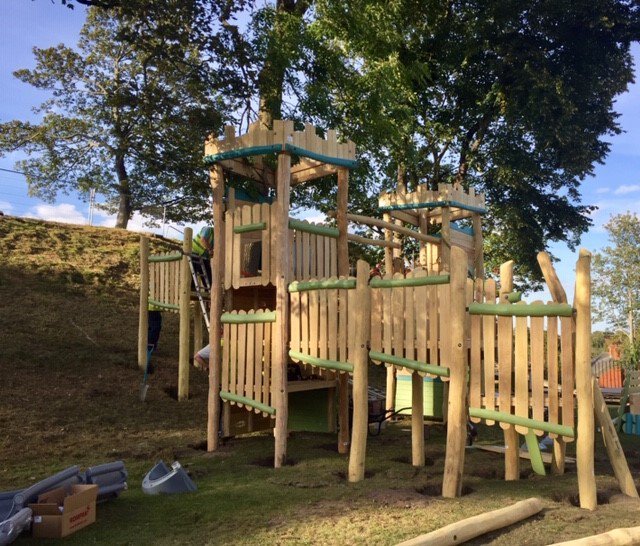 WFMuseums's tweet photo. #Last12Months has seen lots happening over @PonteCastle from school workshops, public talks & activities, being a great place to watch the demolition of the Ferrybridge cooling towers, a new play area developed and the recent #PonteCastleDig with @TheDigVenturers https://t.co/YwLnXV5LrZ