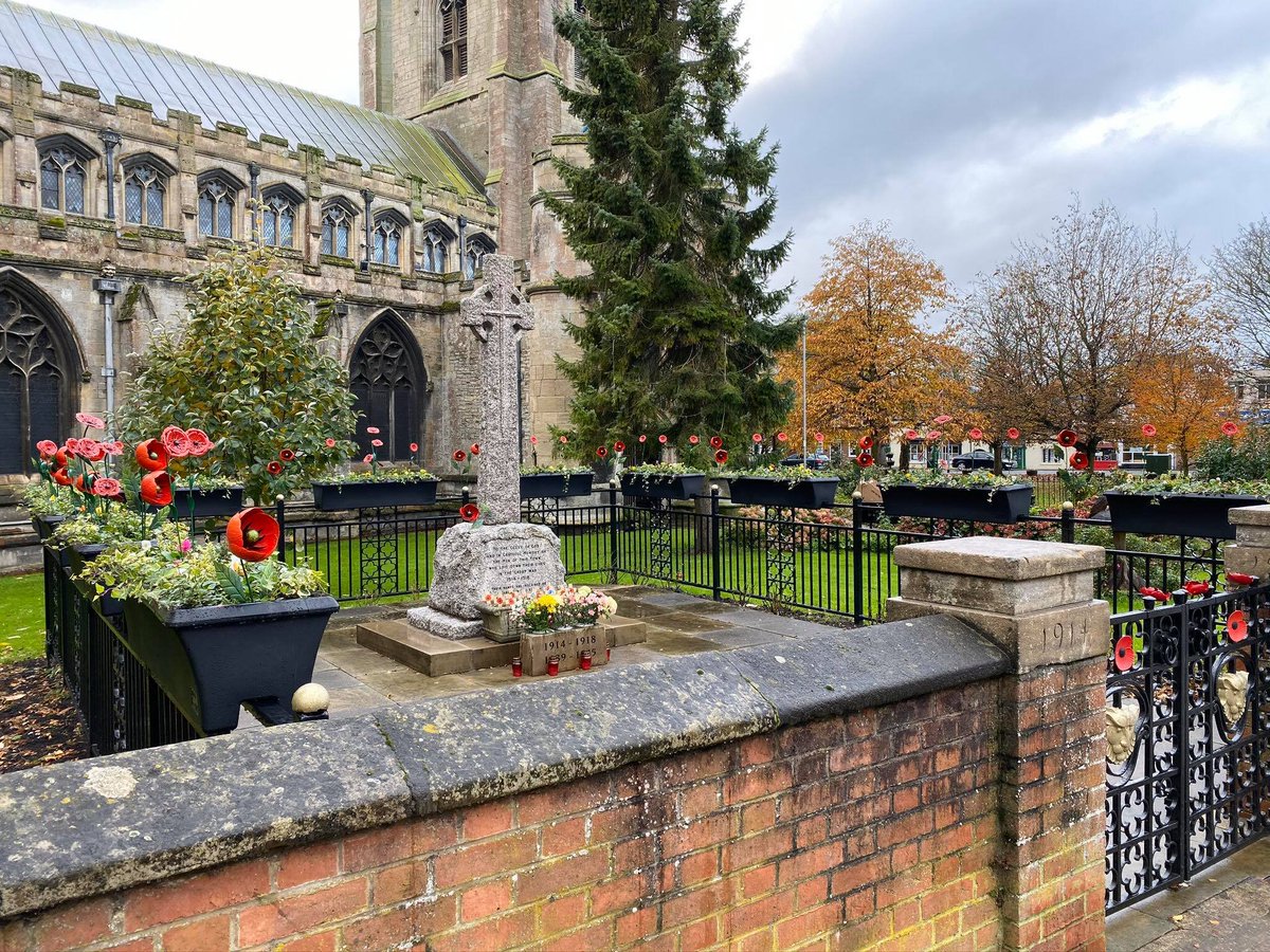 ViewsGe's tweet image. We&apos;re so happy we were able to help with this project! I&apos;m sure everyone would agree the team (you know who you are) did an AMAZING job getting the War Memorial looking great! 👏👏 @RHSBloom #ourbloom #BID