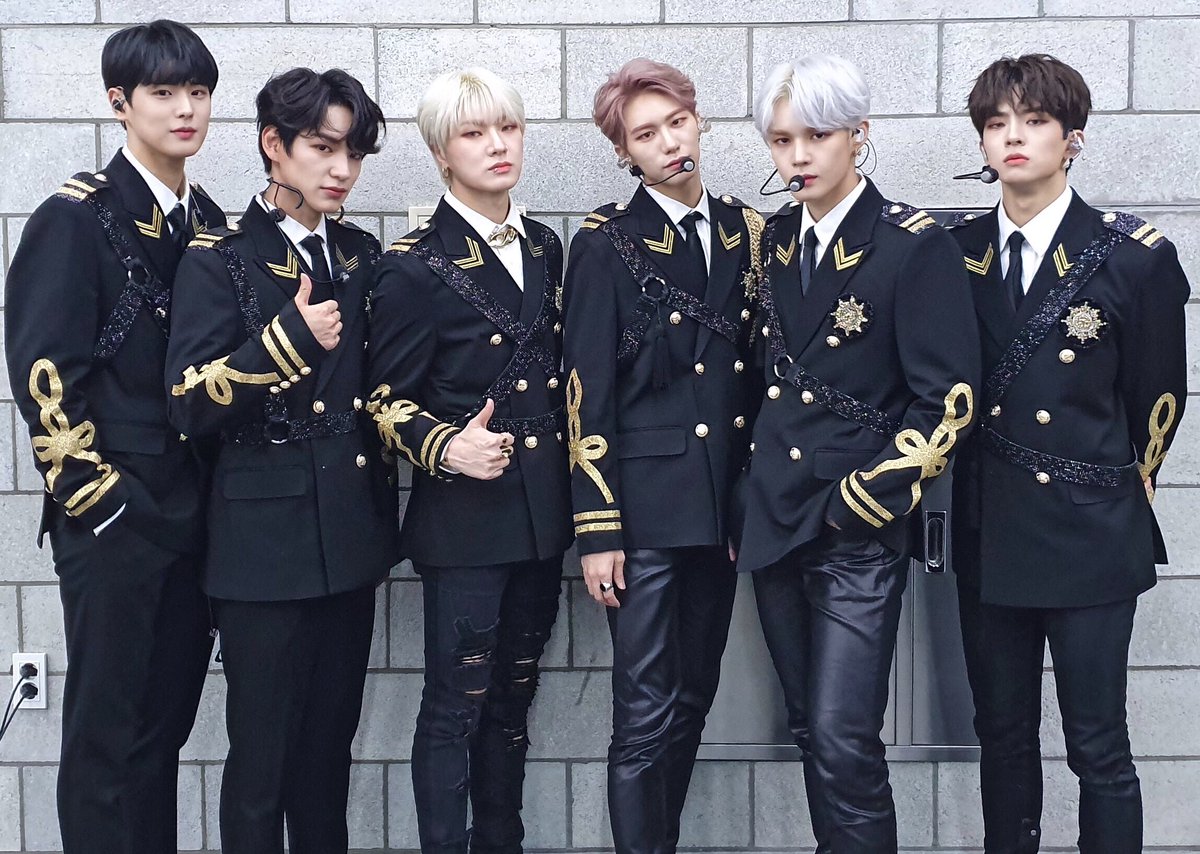 VICTON1109's tweet photo. [#빅톤] 191112 #더쇼 #VICTON

오늘은 병찬이의 생일🎂이자
빅토니들이 ‘그리운 밤’ 으로
더쇼 초이스 1위를 한 날💙🏆💛

앨리스 여러분 정말 감사합니다😭
앨카롱된 앨리스처럼 단체 마카롱된 빅토니들! 앞으로 더 열심히 하는 빅토니가 될게요🙏 사랑해요😍 하.땅.사💙💛

#VICTON1stwin
#그리운밤 https://t.co/nqPSVfJsHh