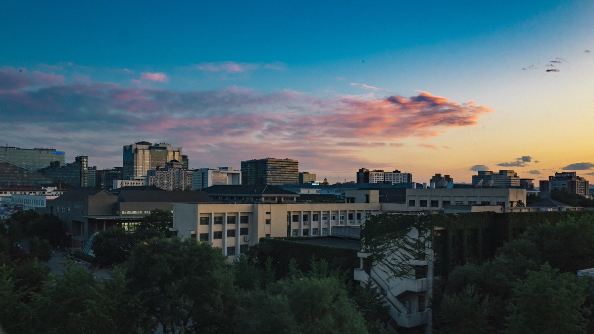 What a stunning #sunset on #PekingCampus! What is your favorite time of day? #PekingCampus (Photo: Nie Mingjun)