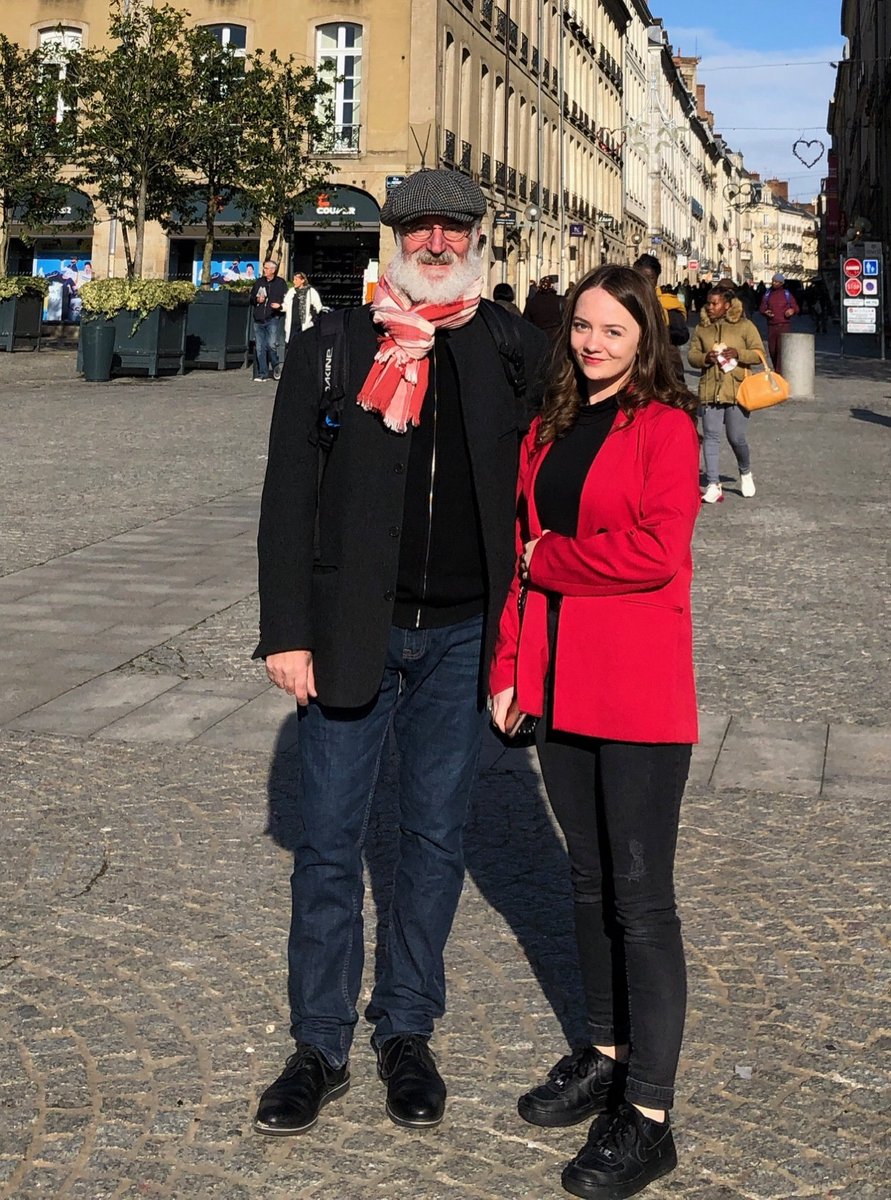 Fr1Lh's tweet photo. Début de la semaine de délibération du #GoncourtDesLyceens : c’est Léa qui a été désignée pour représenter les lecteurs de 1ère 2 aux délibérations régionales à Rennes. Merci à M.Maget et Mme Couture de les avoir embarqués et accompagnés dans cette aventure littéraire  ! https://t.co/xNSFFjDaYW