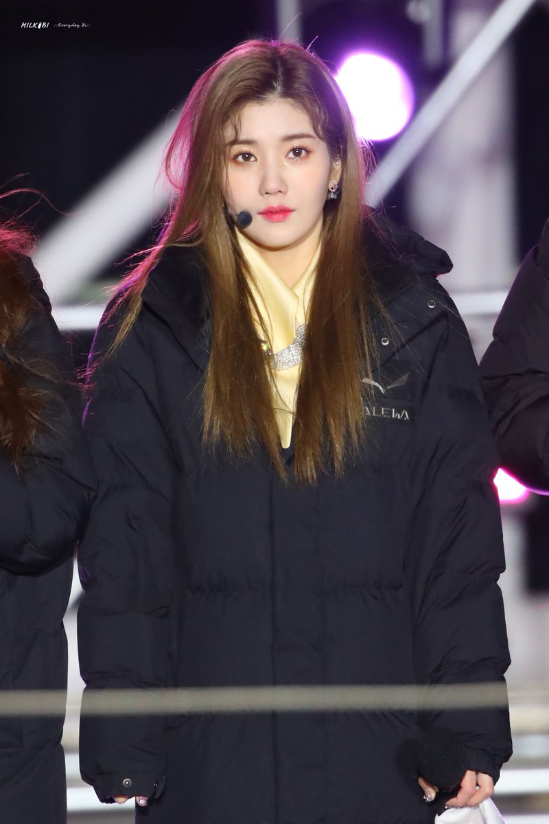 Milkbi95's tweet photo. 무슨 일이 있어도 영원히 네곁에 있을게
#WIZONELOVEIZONE
#RiseForIZONE

#아이즈원 #IZONE #アイズワン
#권은비 #KwonEunbi #クォンウンビ #은비 https://t.co/pKs6OCTRXD