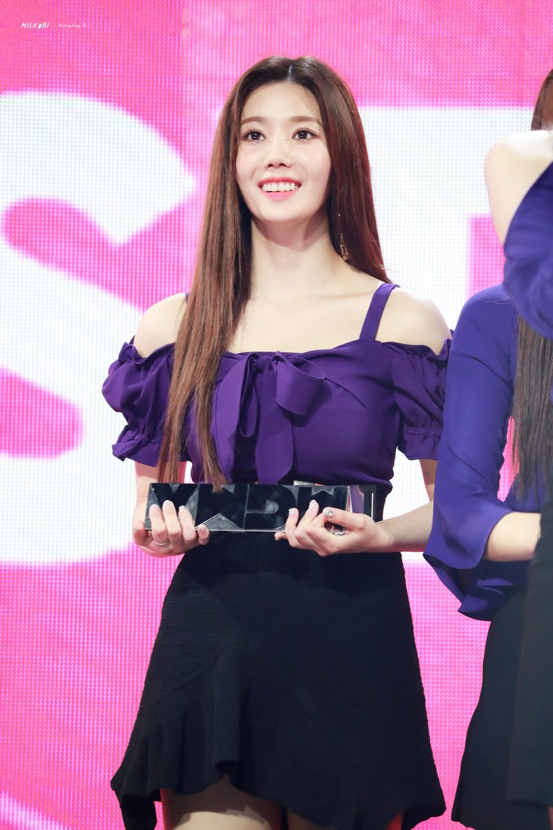Milkbi95's tweet photo. 무슨 일이 있어도 영원히 네곁에 있을게
#WIZONELOVEIZONE
#RiseForIZONE

#아이즈원 #IZONE #アイズワン
#권은비 #KwonEunbi #クォンウンビ #은비 https://t.co/pKs6OCTRXD