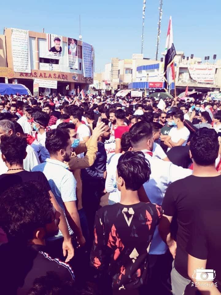 hasan__thamer's tweet photo. #الناصرية ..✌
أحدثكم من قلب ذي قار النصر ساحة الحبوبي الأن ، تغص في ألاف الطلاب والمتظاهرين ، وتشهد ذي قار الناصريه اليوم بردا وسلاما ونصرا 🇮🇶
#العراق_ينتفض https://t.co/yNTUzBPChq