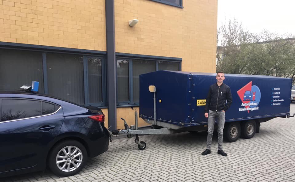 Rick Compagner gefeliciteerd met je behaalde aanhangerrijbewijs !!!

aanhangerrijles.nl/meppel
