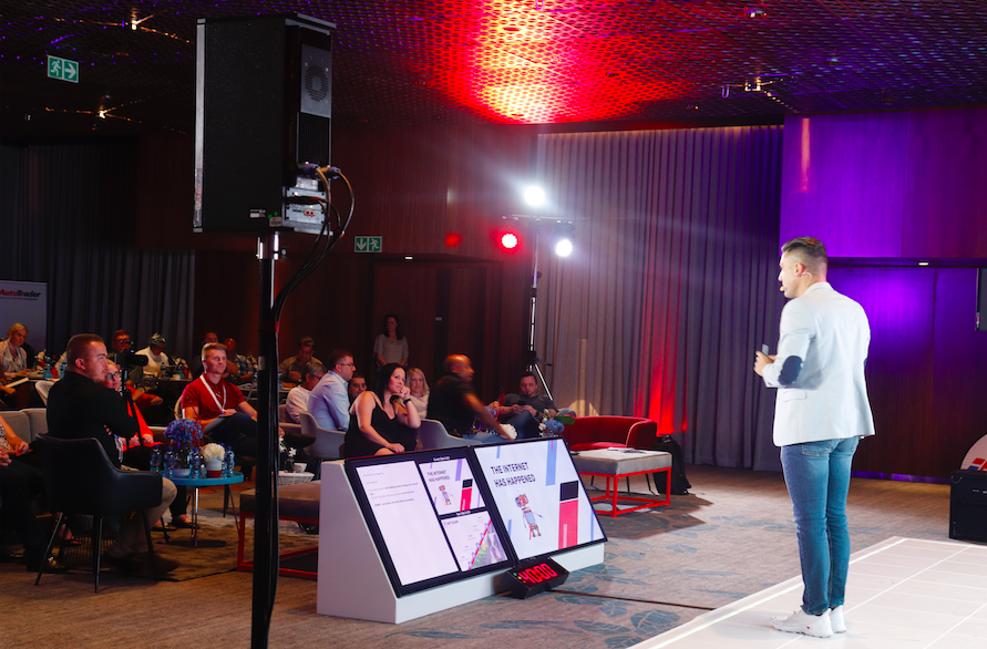 AutoTraderSA's tweet photo. @GeorgeMienie :How do you build a #brand in a world in an attention #economy? You need to be visible to the out-of market #car shopper.
#DealerMasterClass #DMC2019 https://t.co/g1pGCYwfvG