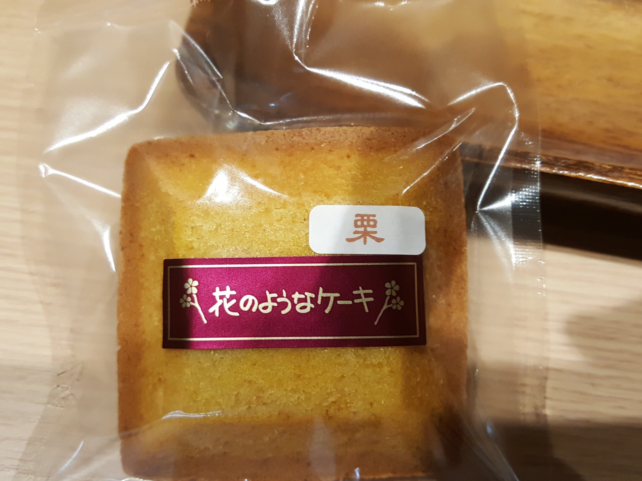 花のようなケーキ 栗のマドレーヌのご用意ができました 秋をしみじみ感じられるお味です 花のようなケーキ