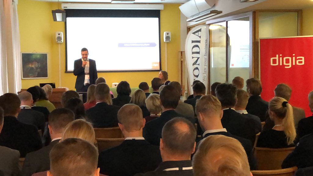 tuijatella's tweet photo. Mielenkiintoinen #alustatalous seminaari käynnissä @fondia. @digiaonline Teemu Virtanen kertoo nyt älykkäistä digitaalisista alustoista. https://t.co/NvJl3qIiTH