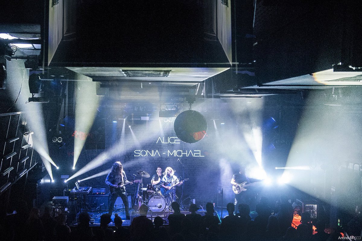 ASoniaMichael's tweet image. Flashback #controlclub 🔥
_______________________________
#music #musician #live #performance #alicesoniamichael #NEW #singer #songwriters #Sound #