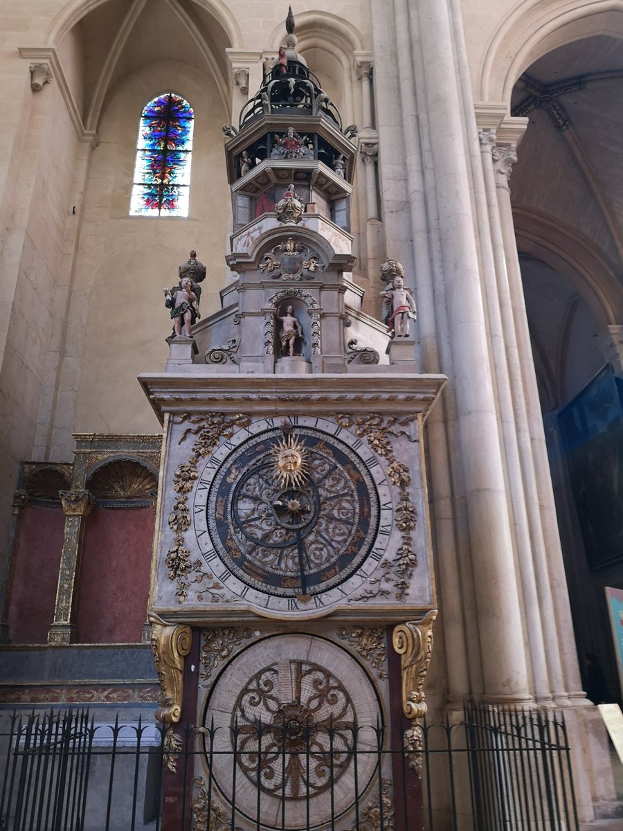 boussemaer_art's tweet photo. La #primatiale Saint-Jean-Baptiste-et-Saint-Étienne, #Lyon. #Horloge astronomique du XIVème siècle. #SaintJean https://t.co/wHt7AniTFC