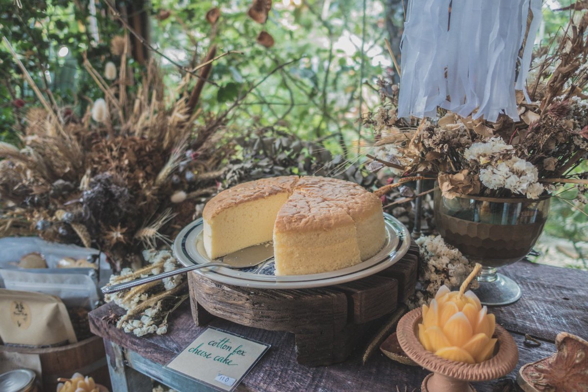 swployxx's tweet photo. Forest Bake #เชียงใหม่ ร้านดังที่ฉันพึ่งเคยไป ขนมหน้าตาสวยงาม ช๊อตเค้กอร่อยดี ไม่หวานไป ขนมที่ทำจากมันม่วงก็อร่อยเพราะรสชาติมันม่วงหวานๆเค็มๆ #รีวิวเชียงใหม่ #เชียงใหม่ใครๆก็รู้จัก #ReviewThailand #reviewchiangmai #forestbake อย่าลักรูปไปใช้ ขอกันดีๆก็ให้เด้อ https://t.co/AUd40MVKxU
