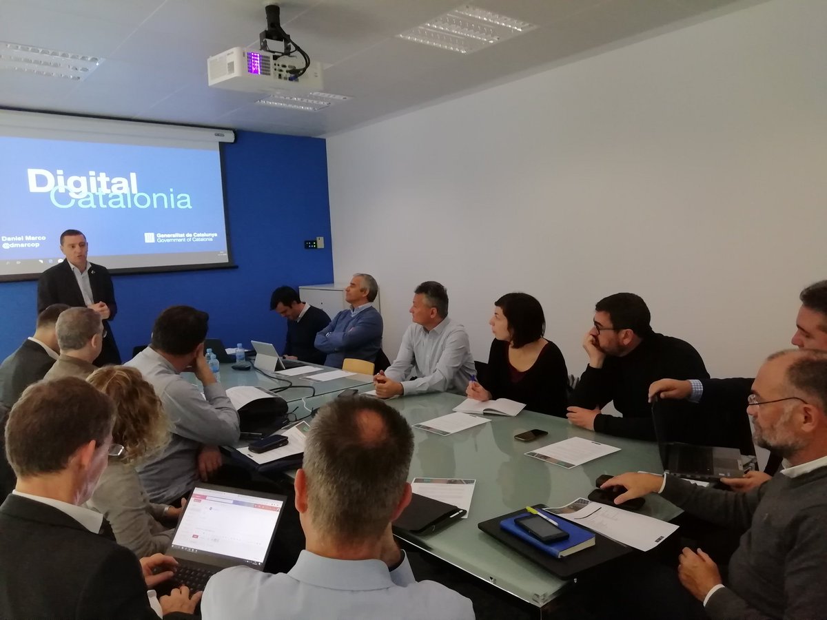 Gemmabatlle's tweet photo. Bon dia!avui comencem amb el #cafetic @Cluster_Digital que el presenta @dmarcop @tic exposant la estrategia #digital de Catalunya #smarcat #transformaciodigital https://t.co/e5yfpSxm6L