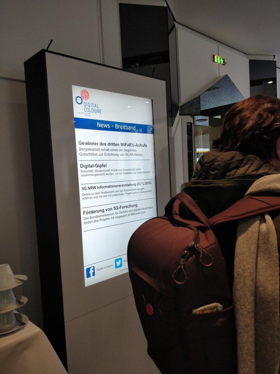 IboMazari's tweet photo. Bei der #digicgn der @ihkkoeln zur digitalen Zukunft und vorbildlich mit #digitalsignage vor Ort ... https://t.co/1oB7xV9D8g