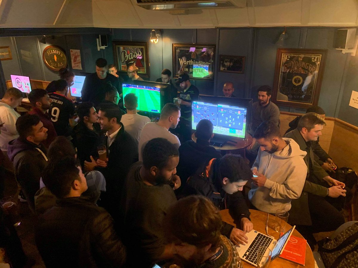 Fifapub's tweet image. FIFAPUB IS BACK, EVERY MONDAY

Full House in our first night of #FIFA20

A really nice mixture of new comers, regulars and legendary players as Rolls Reus or Griffish (who ended up 3rd)

THANKS for making it so special

WHERE? @craftbeercoEC1

BOOKINGS: fifapub.com/tournament/18t…