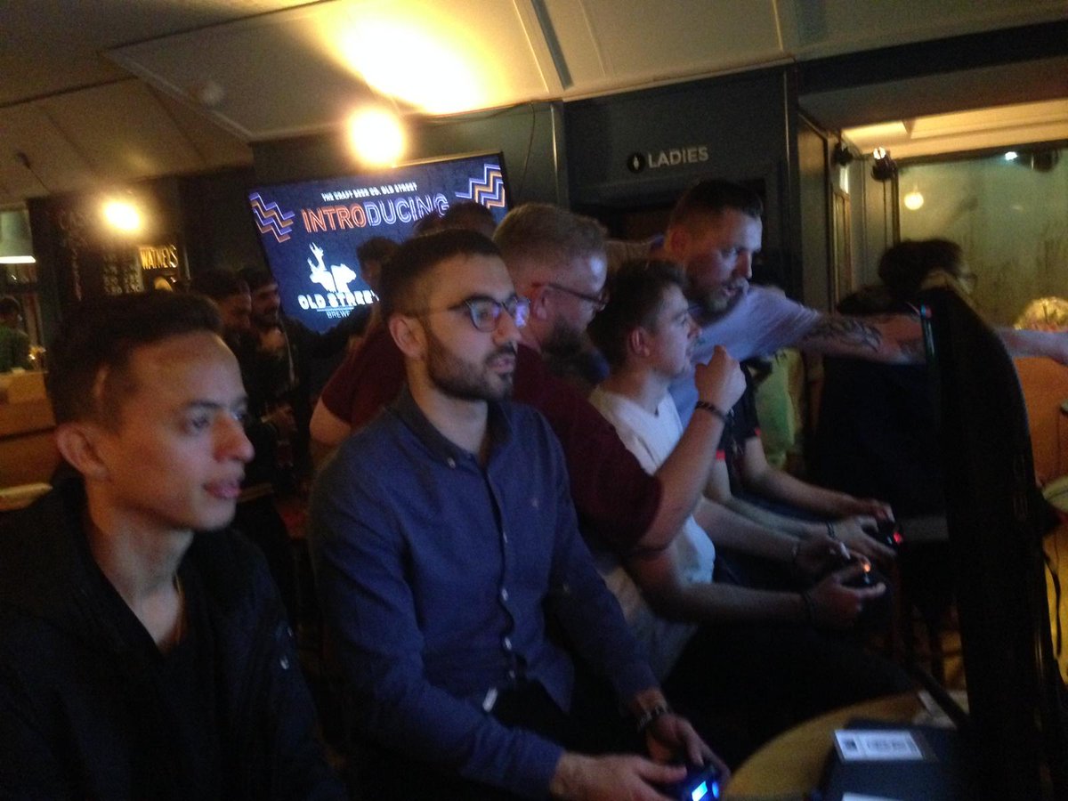 Fifapub's tweet image. FIFAPUB IS BACK, EVERY MONDAY

Full House in our first night of #FIFA20

A really nice mixture of new comers, regulars and legendary players as Rolls Reus or Griffish (who ended up 3rd)

THANKS for making it so special

WHERE? @craftbeercoEC1

BOOKINGS: fifapub.com/tournament/18t…