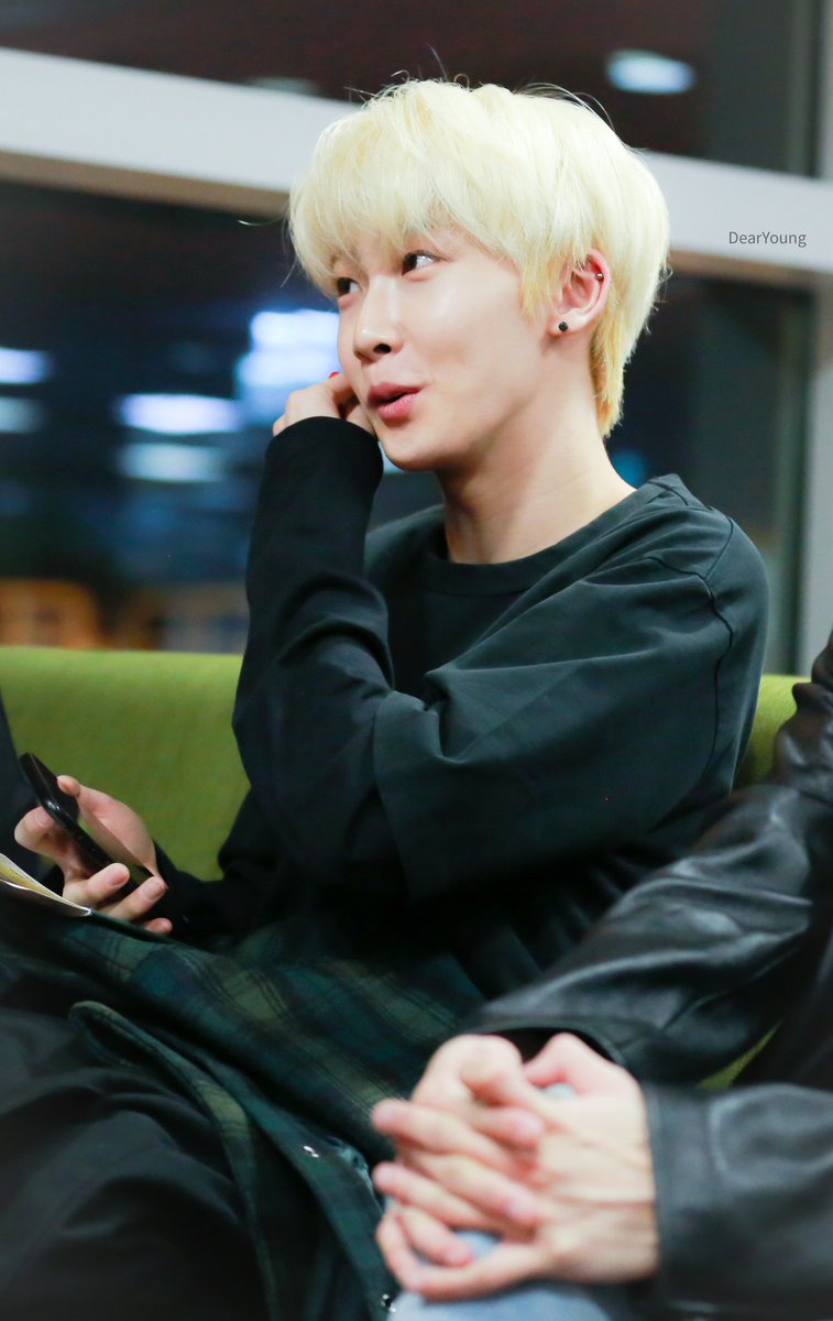 DearYoung0810's tweet photo. 191110 ICN 출국✈️
 
#DearYoung #youngforever
#HOYOUNG #호영 #호영배
#베리베리 #VERIVERY 
@by_verivery https://t.co/DxGEdOJr1J