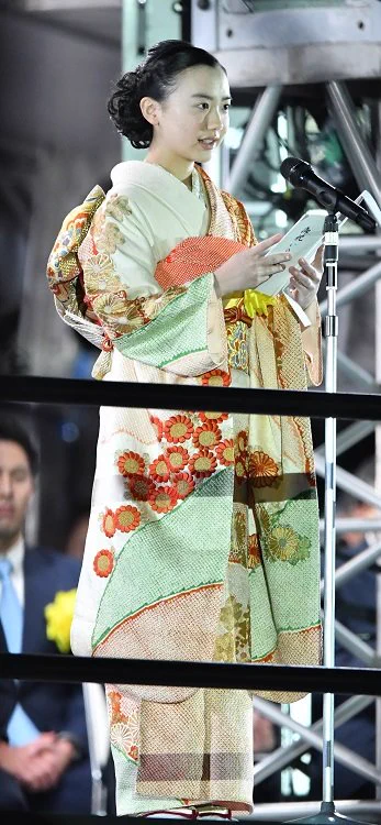 記念式典で芦田愛菜ちゃんが着ていた着物が素敵すぎると話題