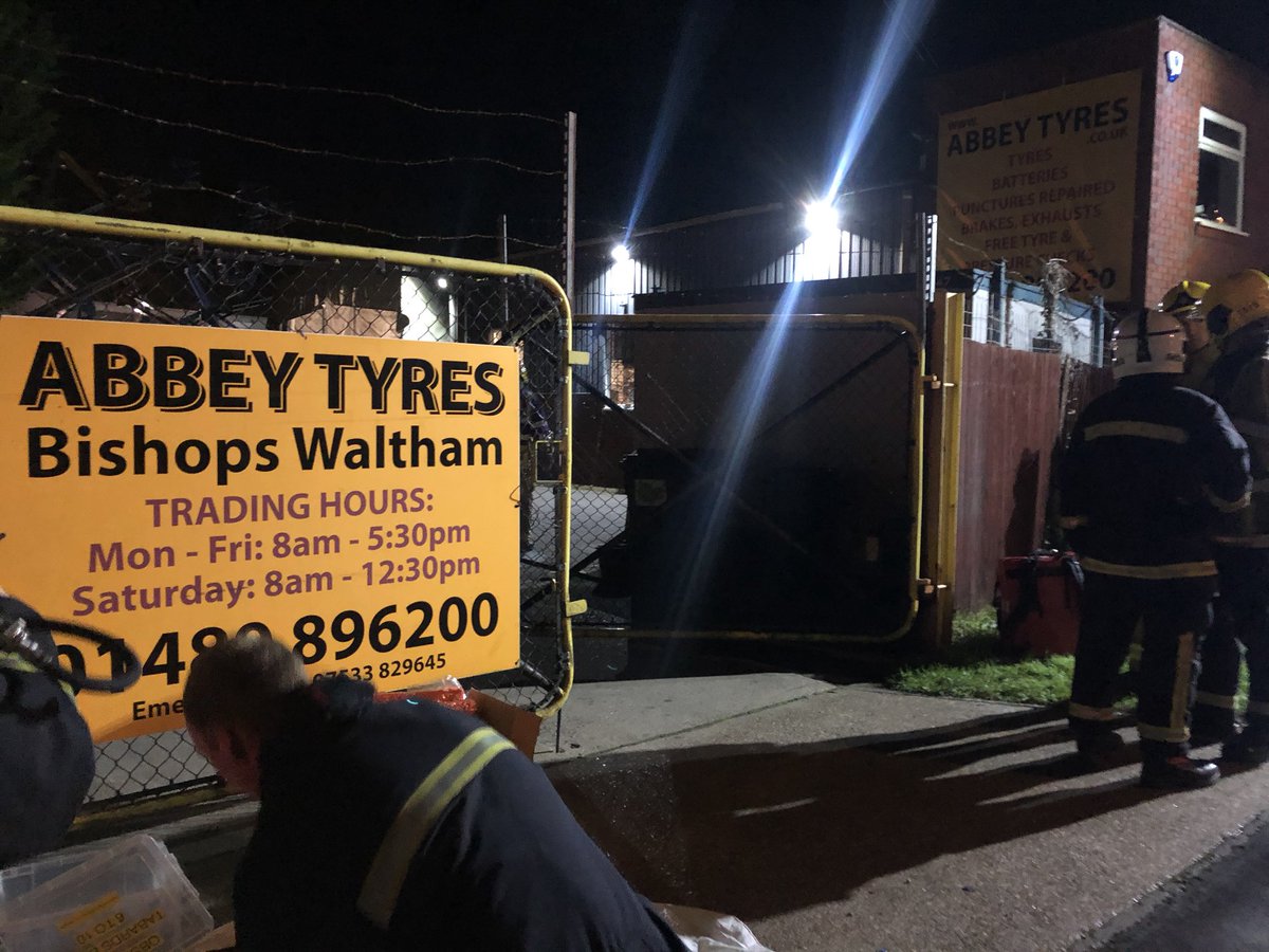 craigmgregory's tweet photo. Great Hazmat Exercise last night at Bishops Waltham testing initial actions to a persons reported incident. #removeremoveremove Thanks to Abbey Tyres for the venue. https://t.co/JexitSZatc
