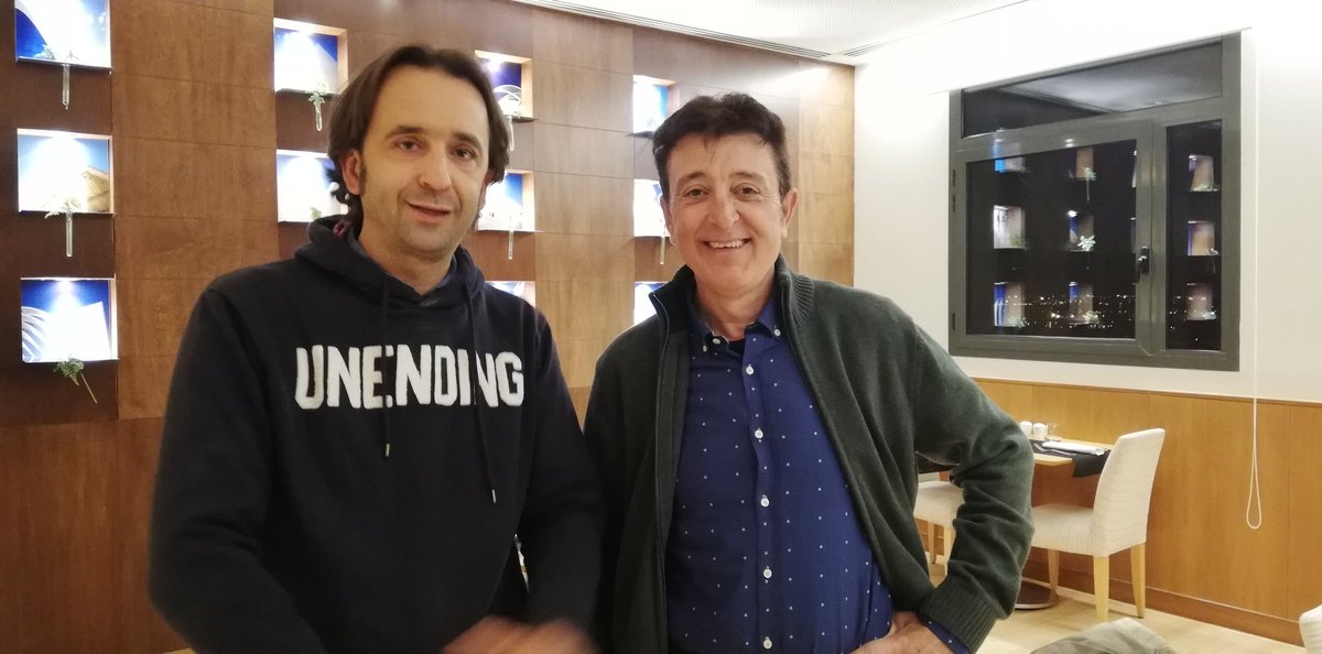 Esta tarde tenemos charla musical-meteorológica con el gran Manolo García. Será a las 19.30, en nuestro <a href="/EstilMed/">EstilMediterrani</a> que dirige <a href="/RaquelGTamarit/">RaquelGarcíaTamarit</a>. Y en @LaOchoTV, ¡que cumple 15 añitos!