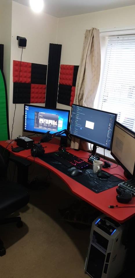 HalberdDesks's tweet photo. Our #SetupOfTheWeek is a flashback to our good friend @Beemerron 's sleek gaming space.

You just can't go wrong with red and black! 😉

https://t.co/BCHcUtFfrt

#HalberdDesks https://t.co/WduD5UQCYB